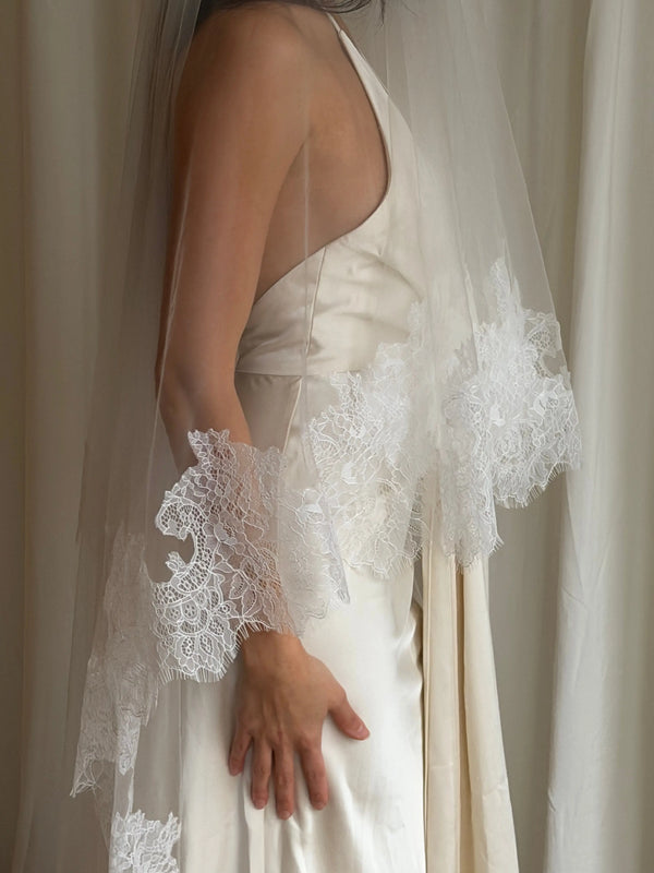 Lightweight bridal drop veil