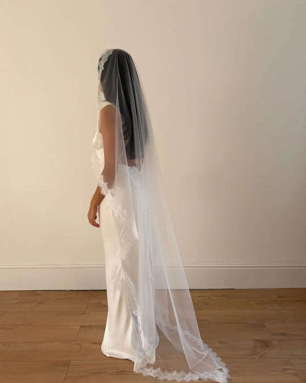 LACE TRIM MANTILLA bryde