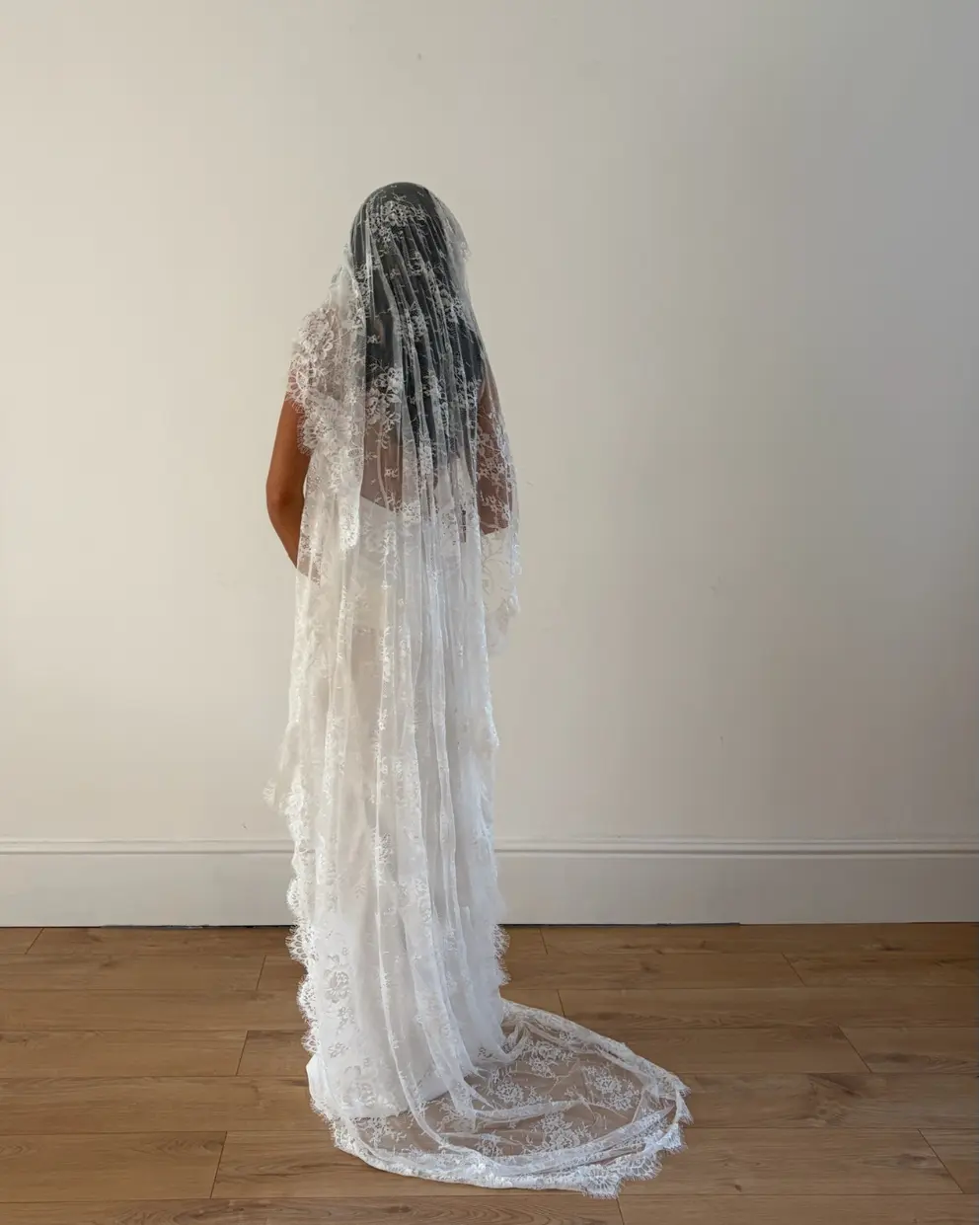 VINTAGE LACE MANTILLA bryde