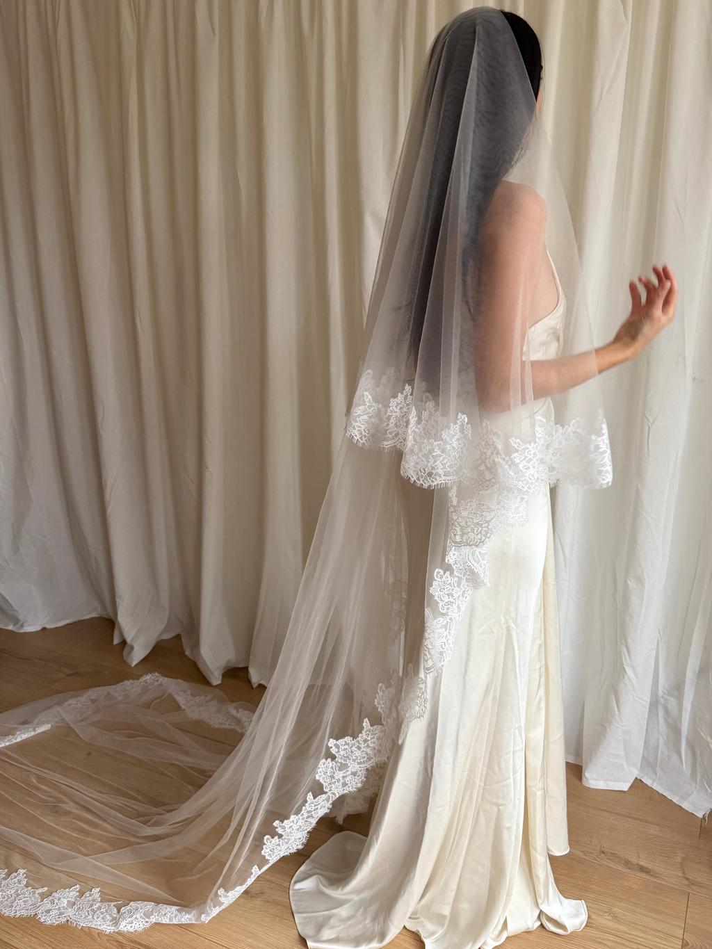 LACE TRIM DROP BLUSHER VEIL