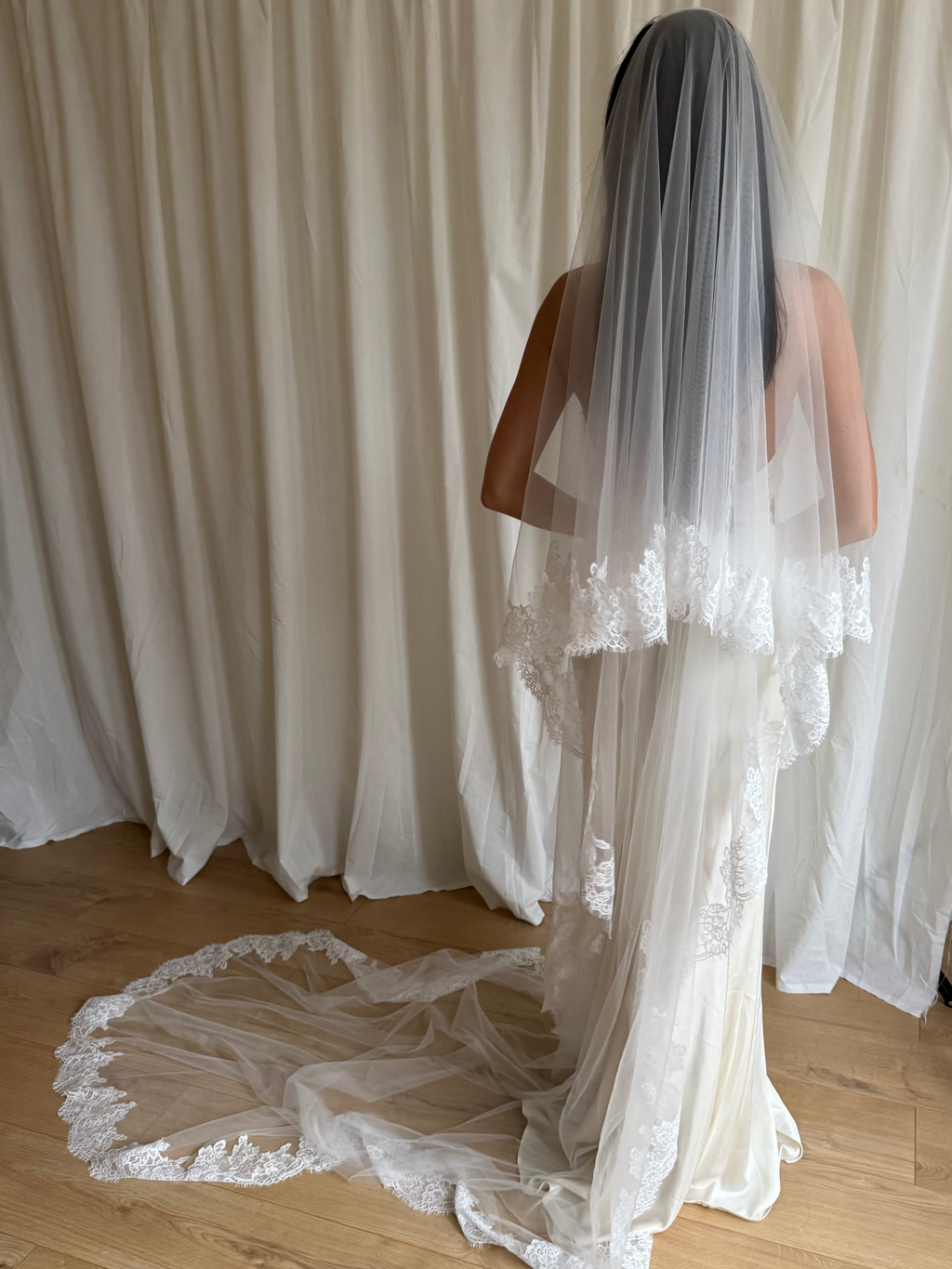 LACE TRIM DROP BLUSHER VEIL