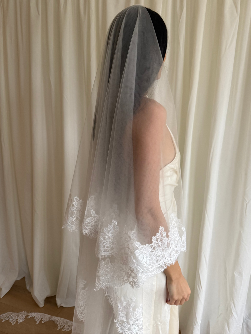 LACE TRIM DROP BLUSHER VEIL