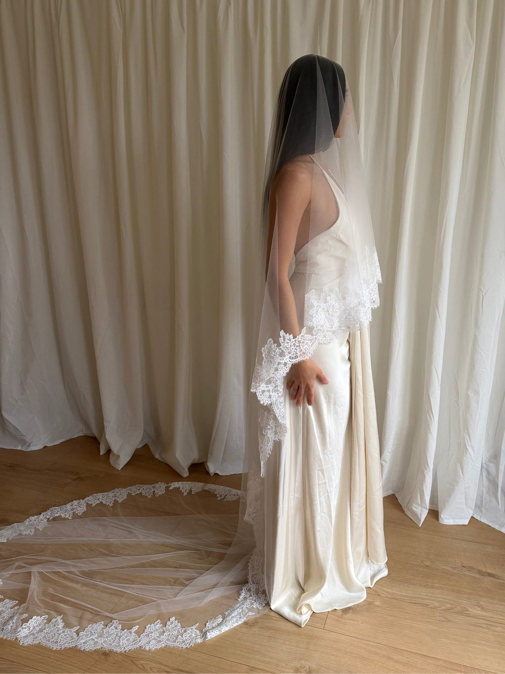 LACE TRIM DROP BLUSHER VEIL