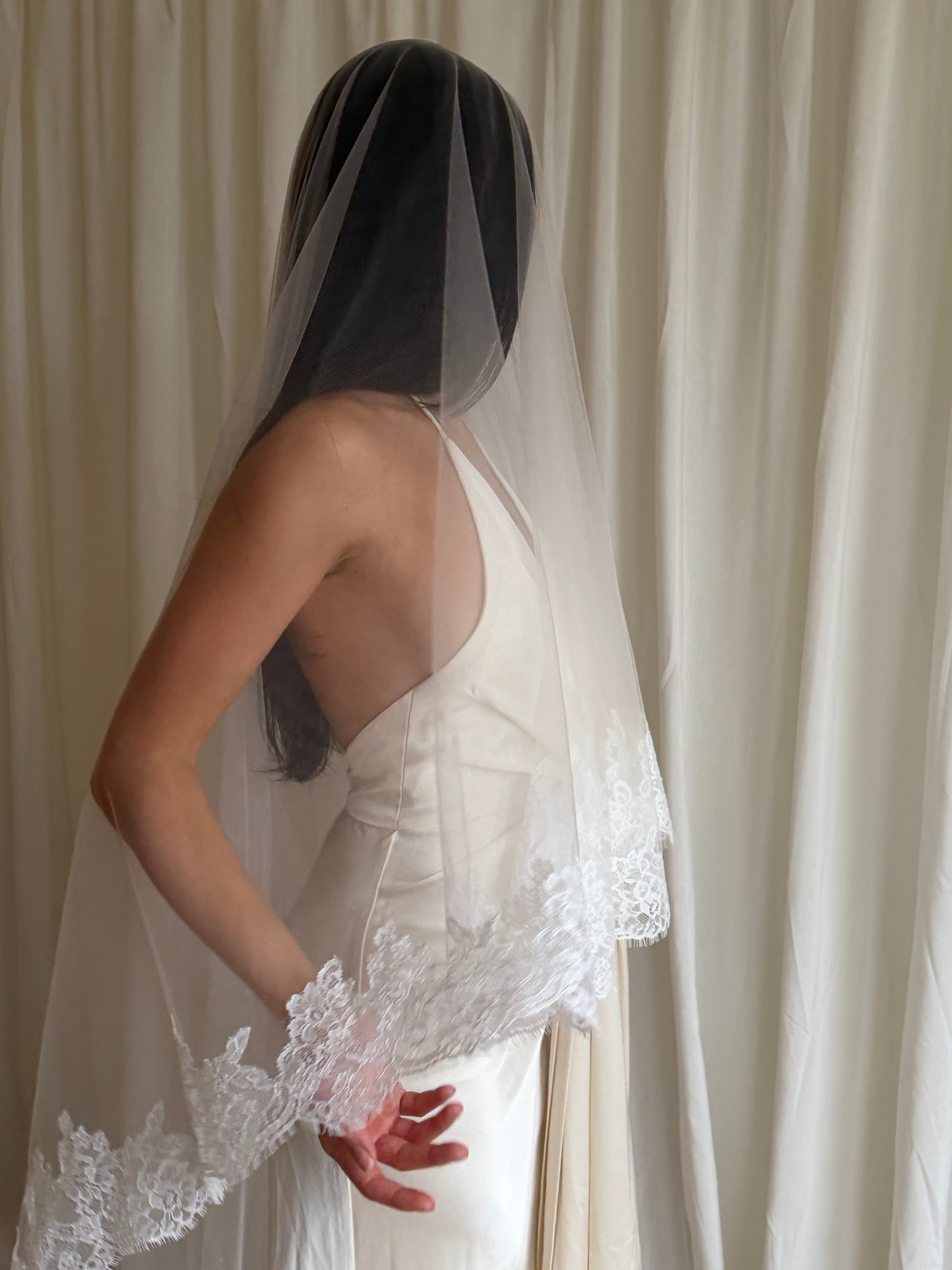 LACE TRIM DROP BLUSHER VEIL