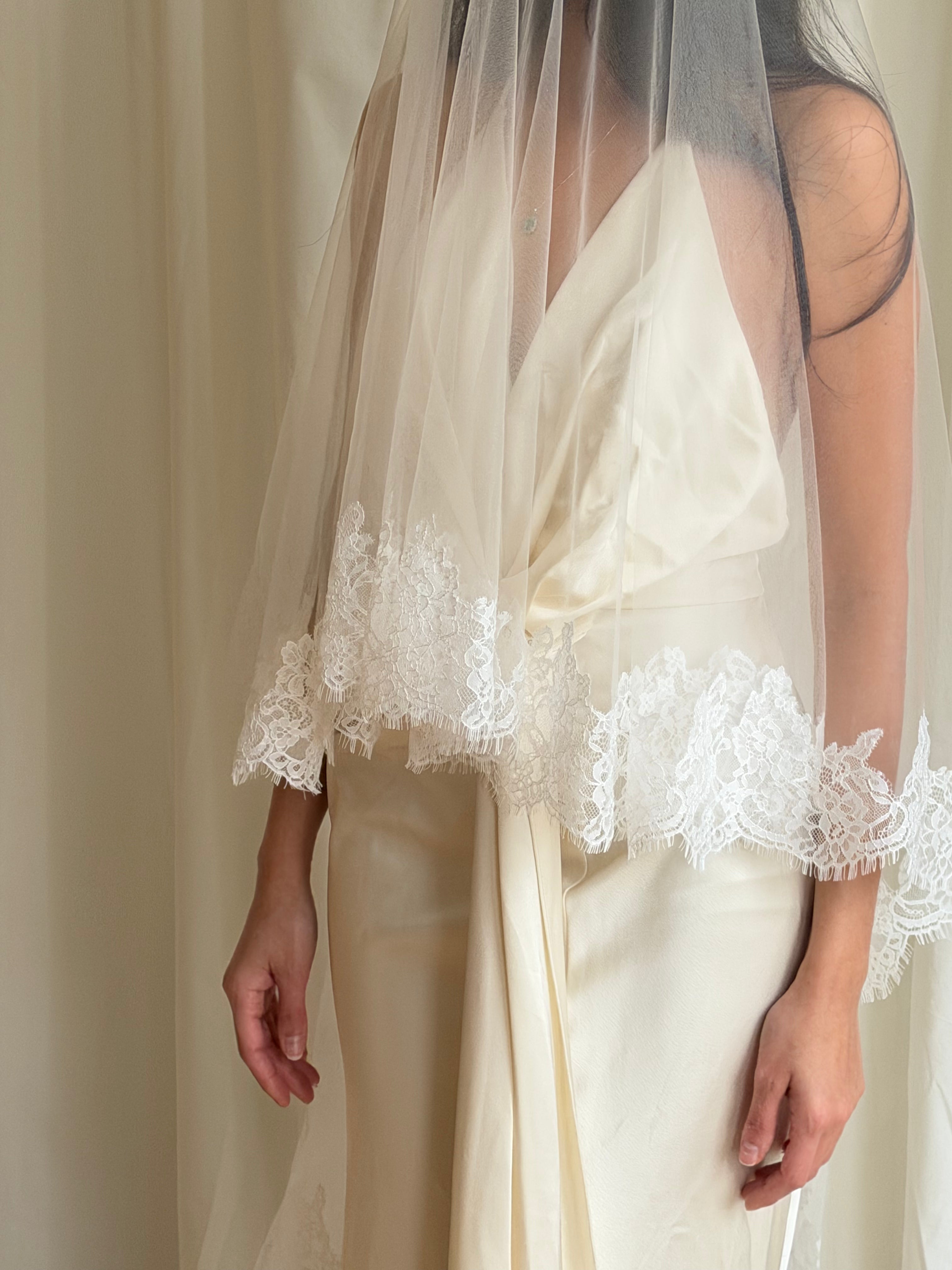 LACE TRIM DROP BLUSHER VEIL