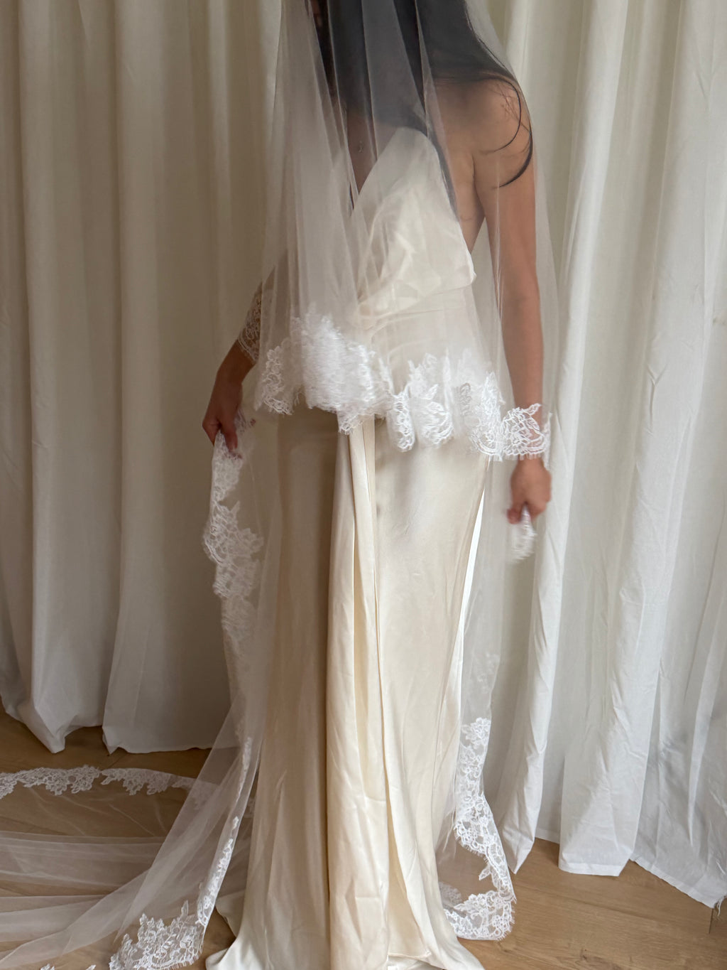 LACE TRIM DROP BLUSHER VEIL