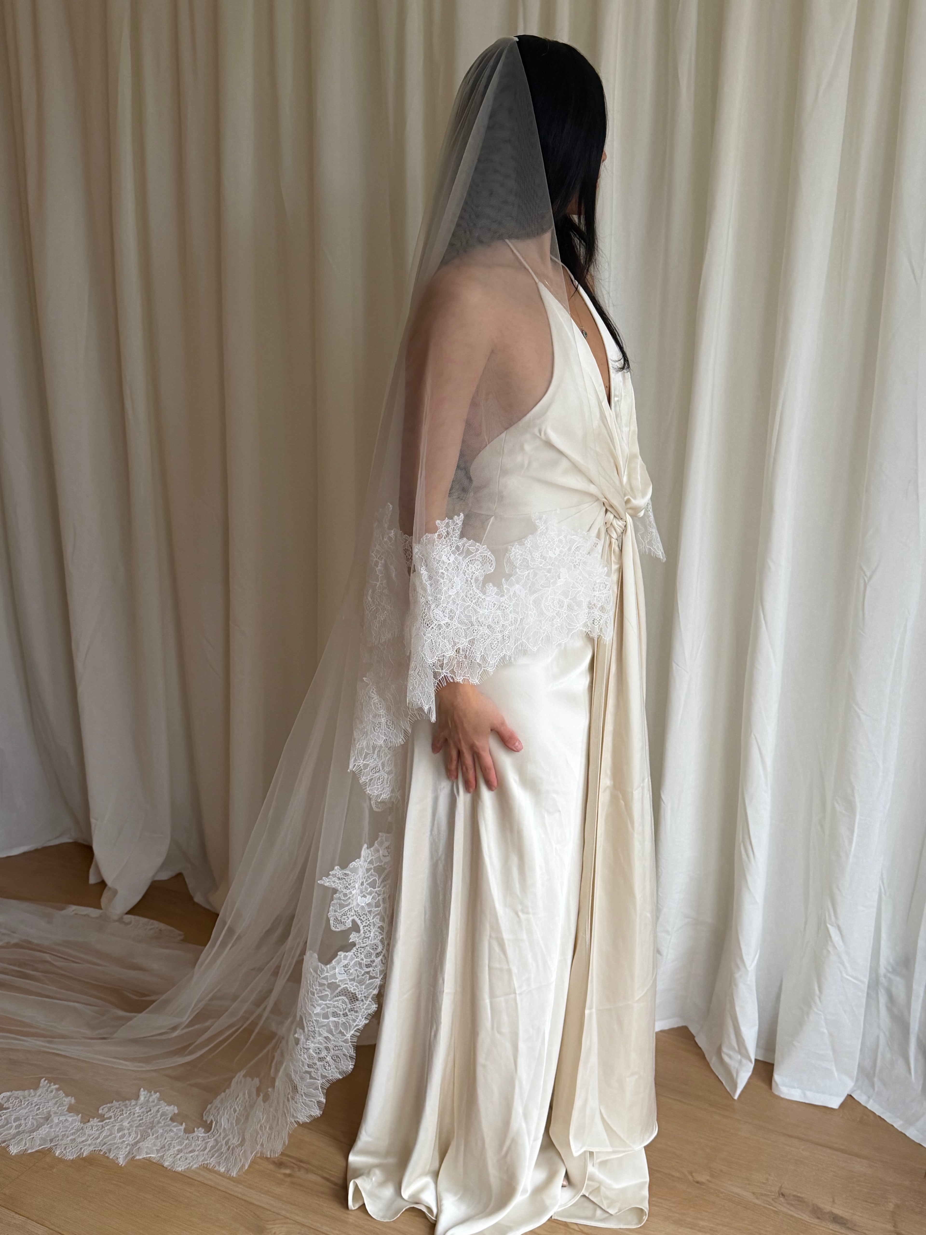 CHANTILLY LACE TRIM DROP VEIL