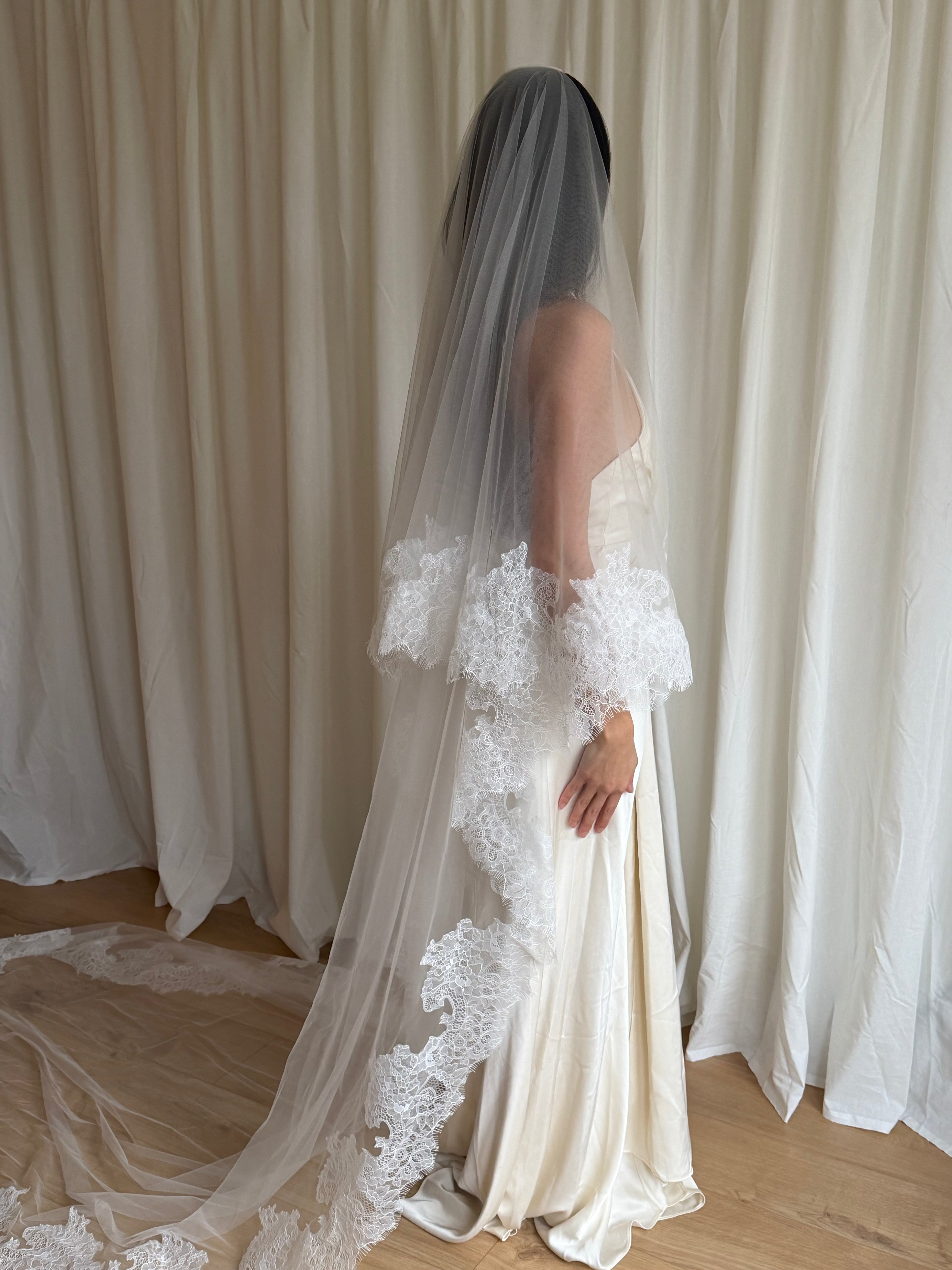 CHANTILLY LACE TRIM DROP VEIL