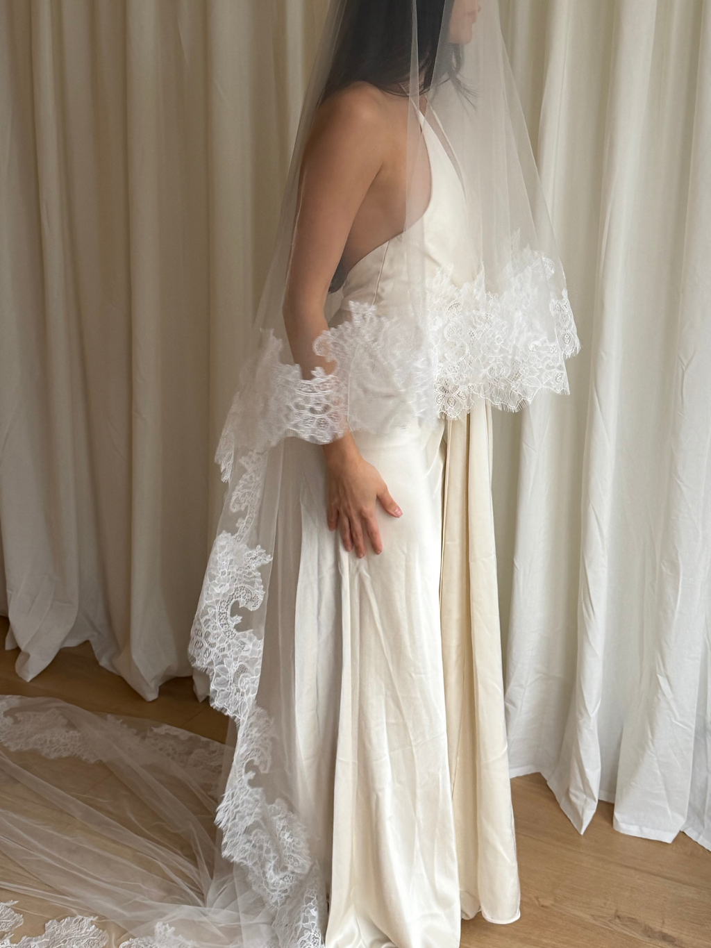 CHANTILLY LACE TRIM DROP VEIL