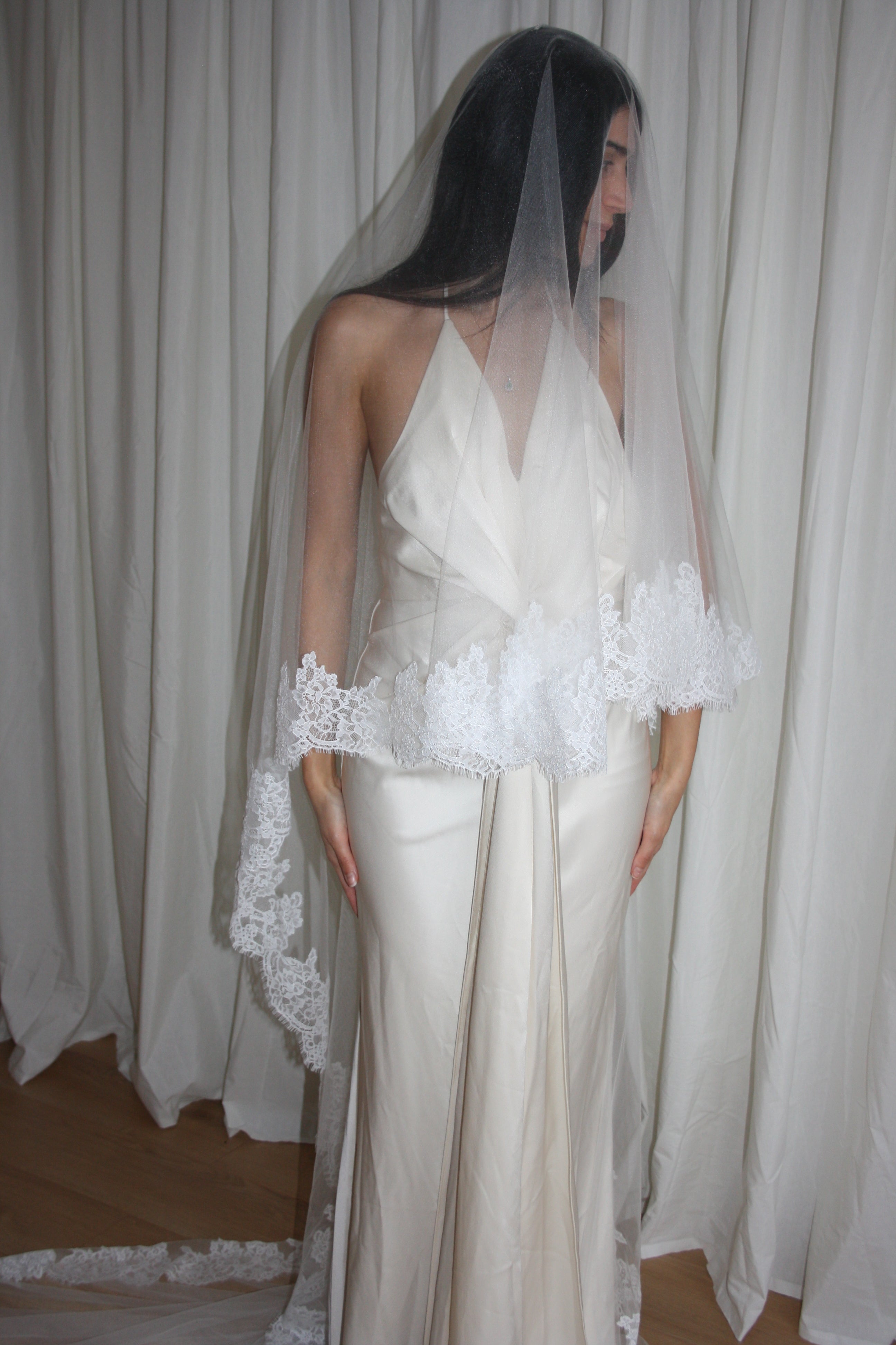 LACE TRIM DROP BLUSHER VEIL