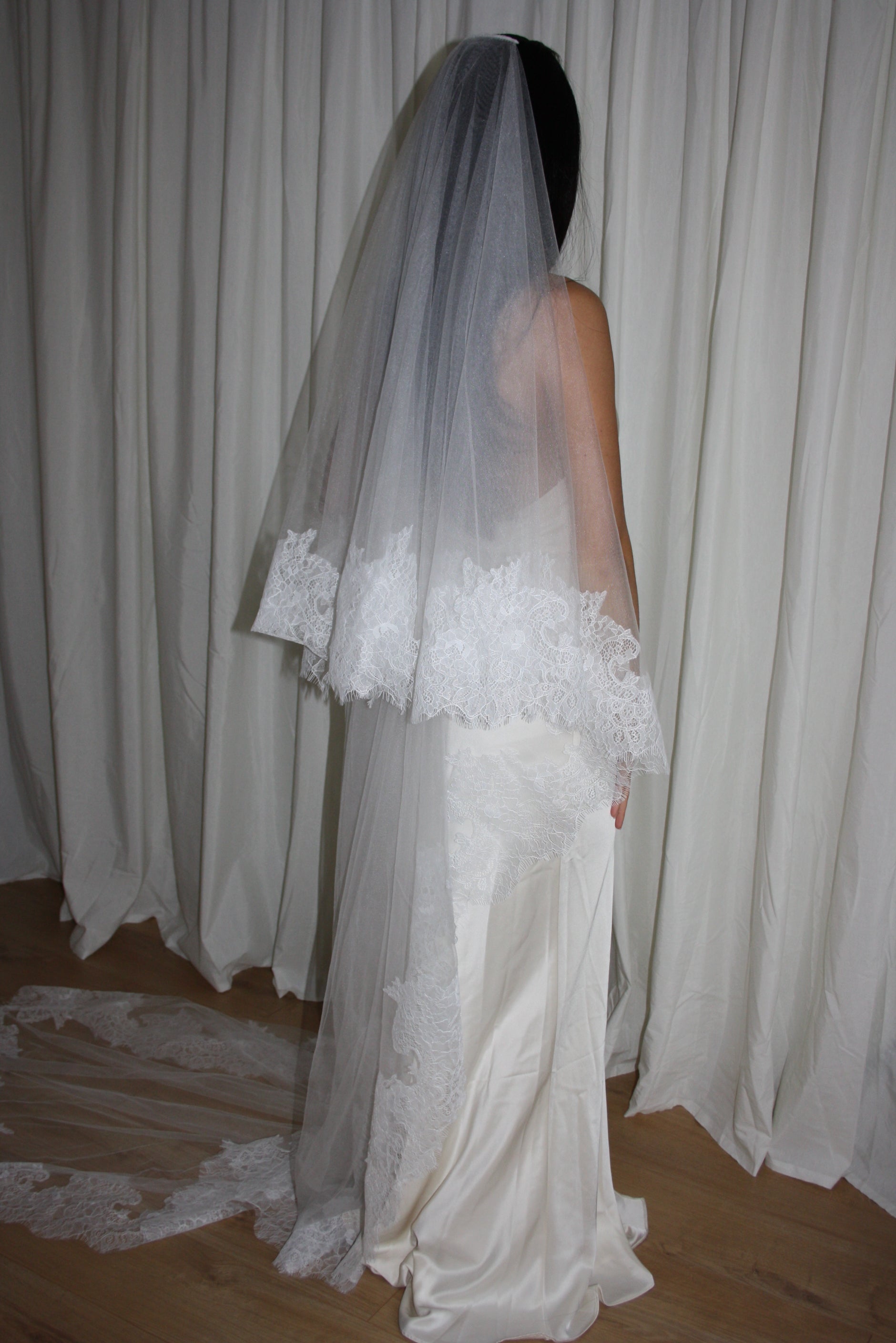 CHANTILLY LACE TRIM DROP VEIL