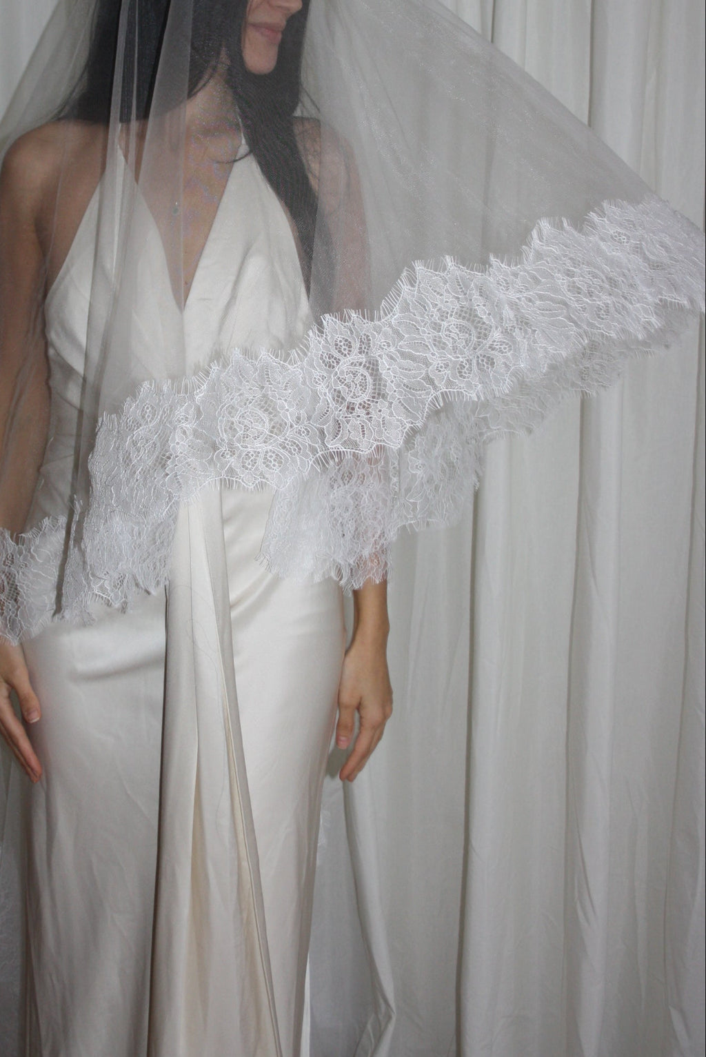 LACE TRIM DROP VEIL