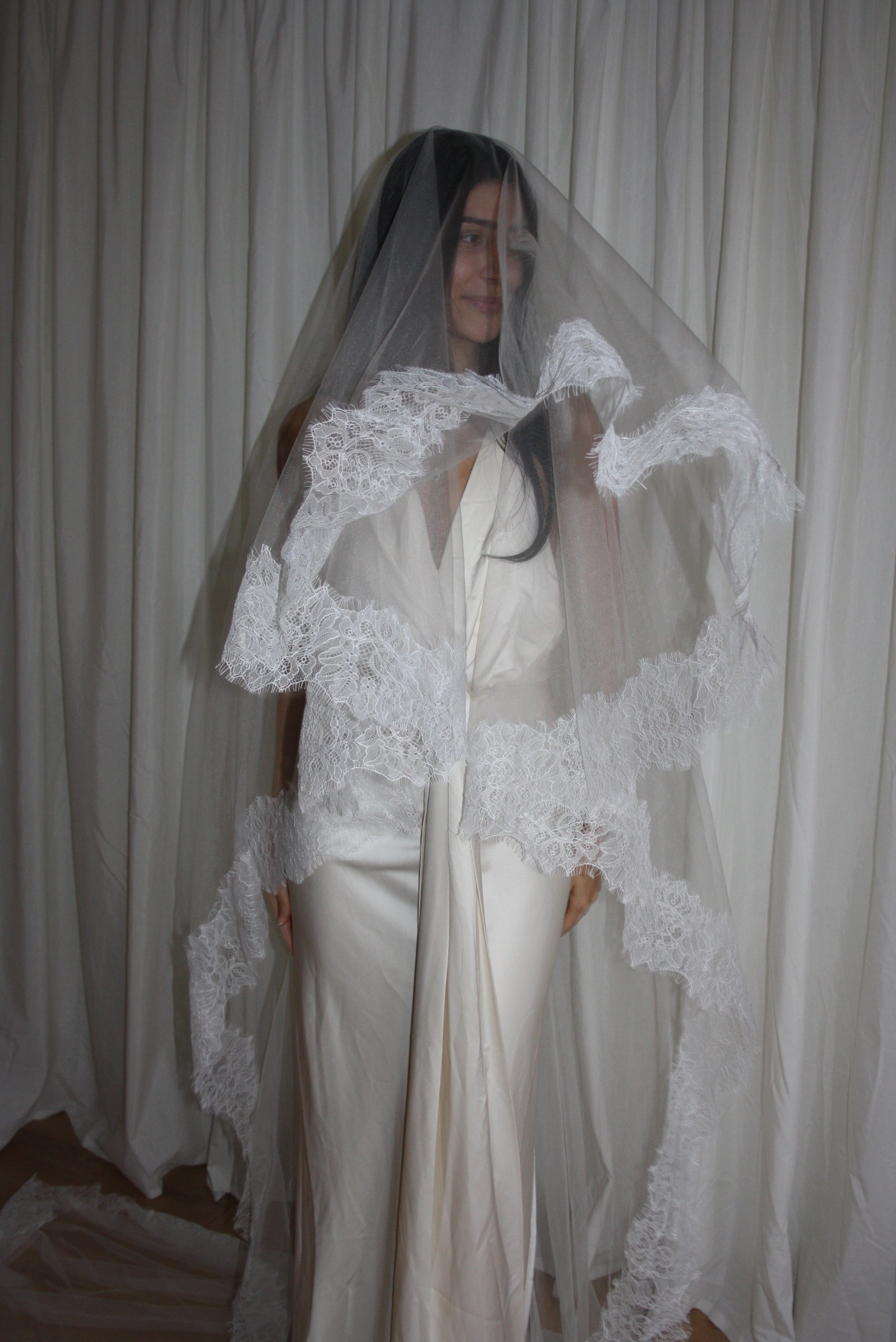 LACE TRIM DROP VEIL