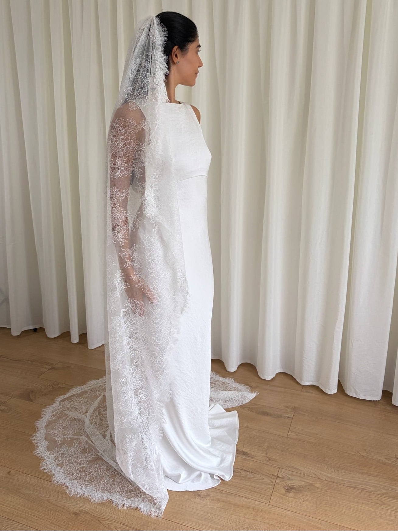 Cathedral-length bridal veil made from soft off-white tulle with full Chantilly lace all over. Lightweight, romantic, and beautifully detailed for a timeless bridal look.