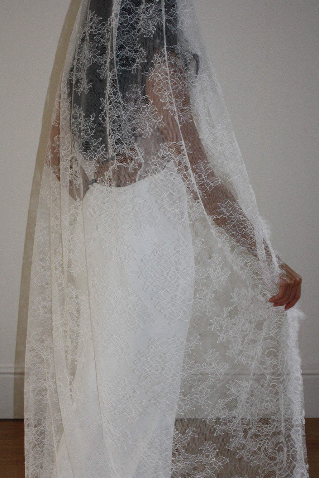 Cathedral-length bridal veil made from soft off-white tulle with full Chantilly lace all over. Lightweight, romantic, and beautifully detailed for a timeless bridal look.