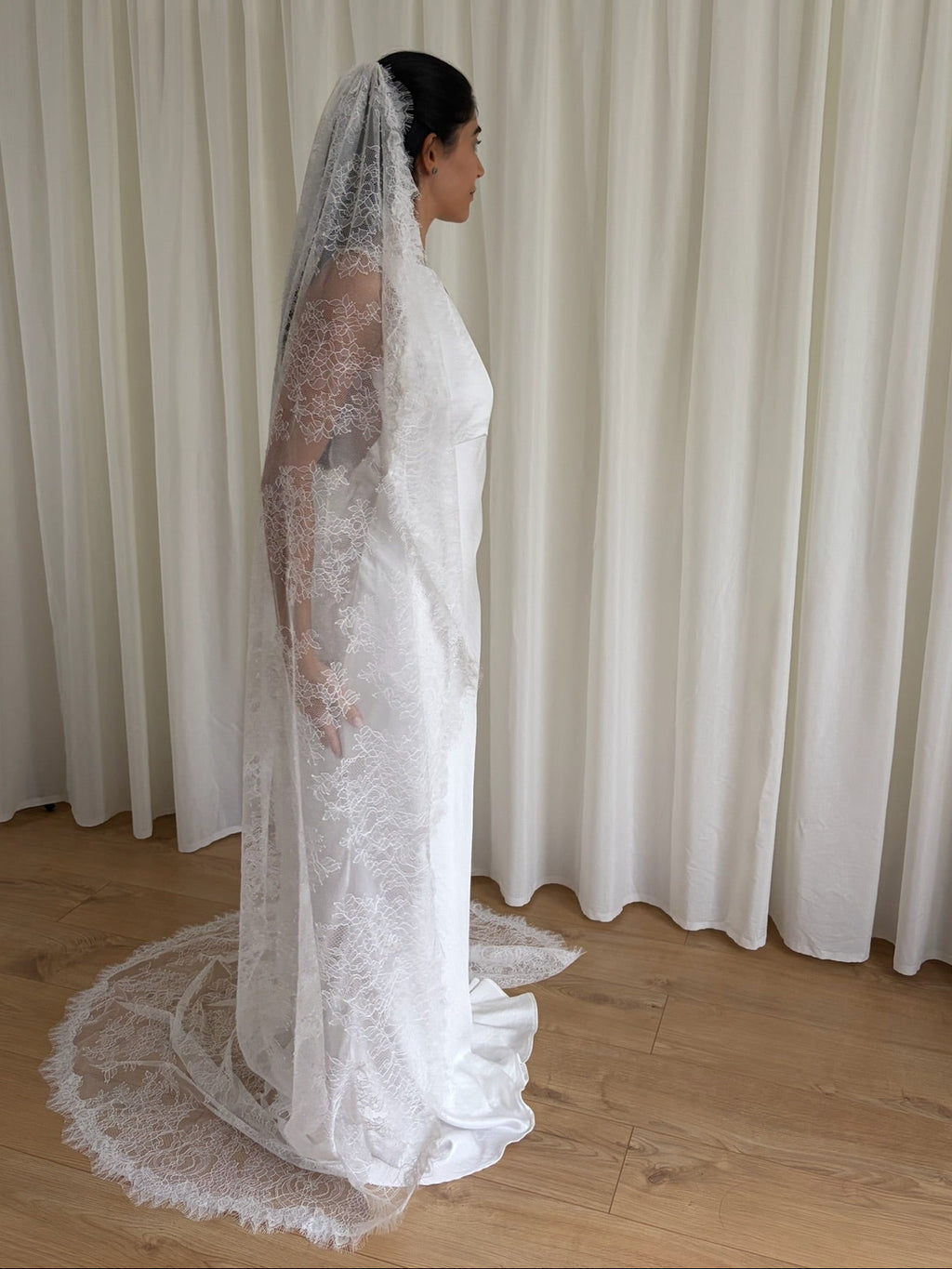 Cathedral-length bridal veil made from soft off-white tulle with full Chantilly lace all over. Lightweight, romantic, and beautifully detailed for a timeless bridal look.