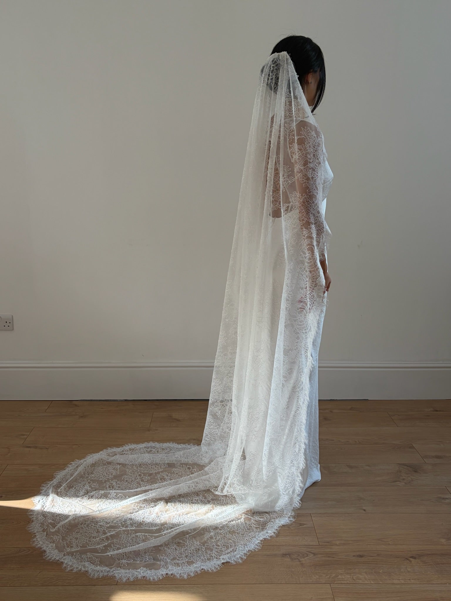 Cathedral-length bridal veil made from soft off-white tulle with full Chantilly lace all over. Lightweight, romantic, and beautifully detailed for a timeless bridal look.