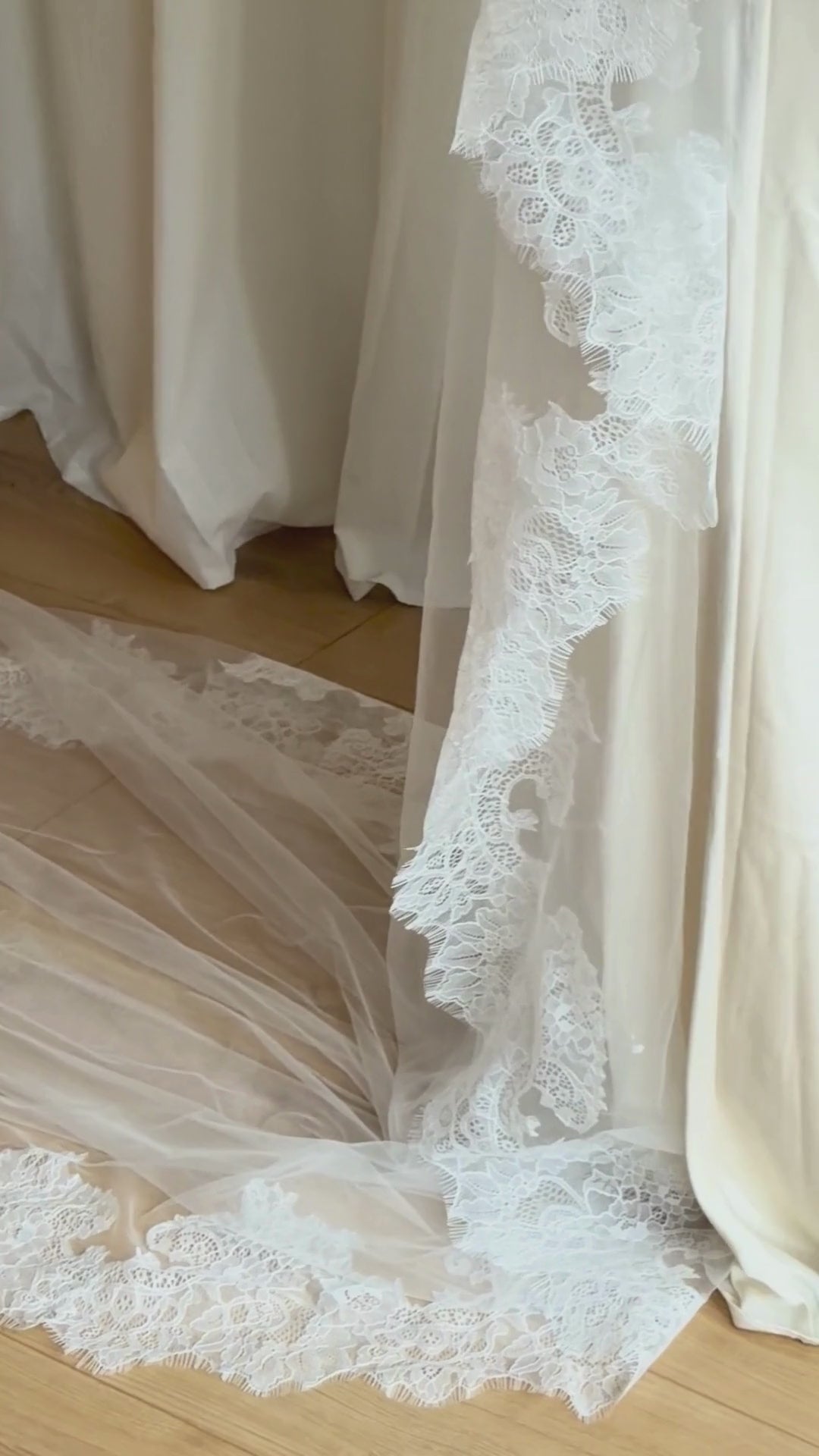 CHANTILLY LACE TRIM DROP VEIL