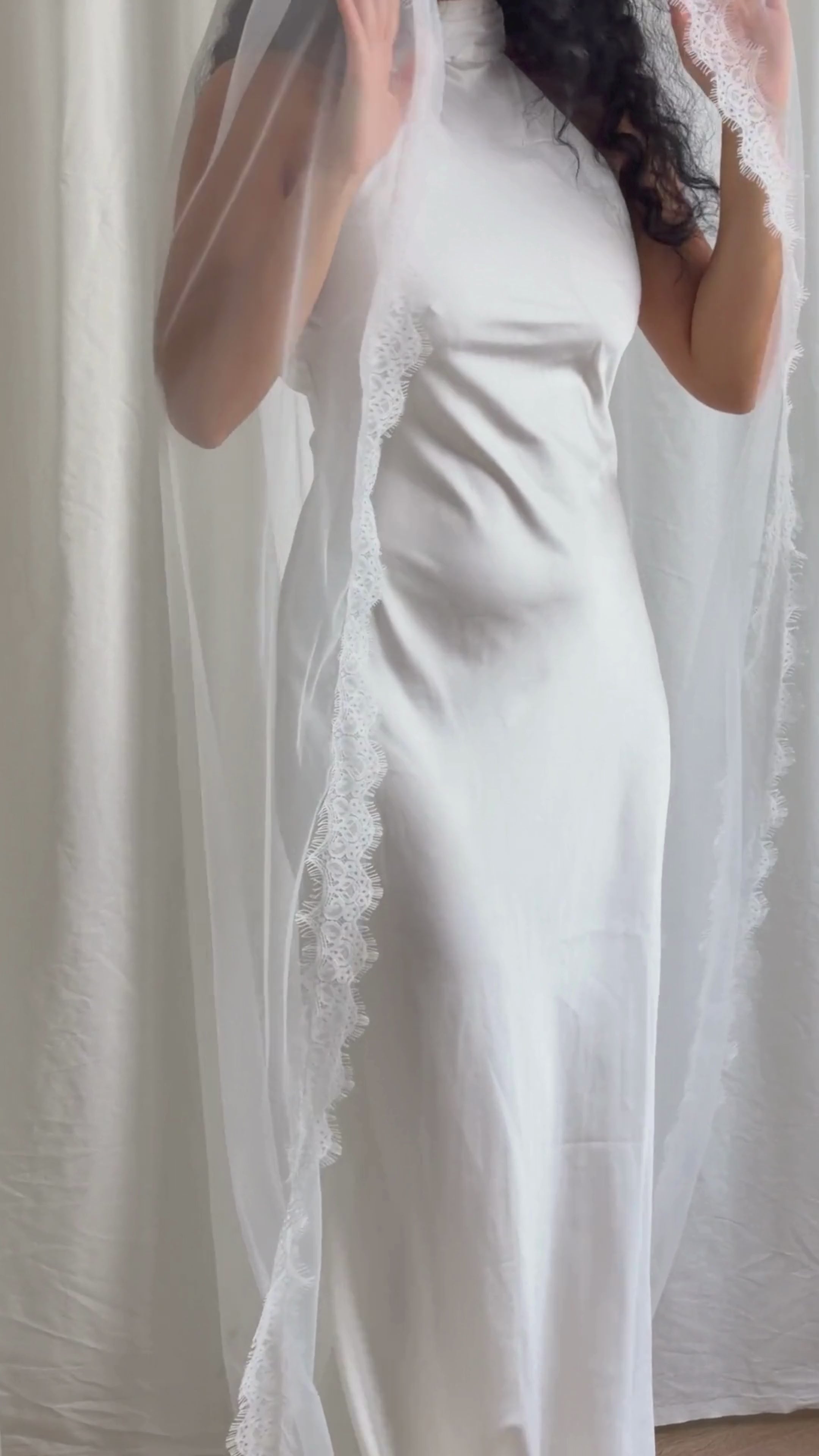 BUNCHED LACE TRIM VEIL